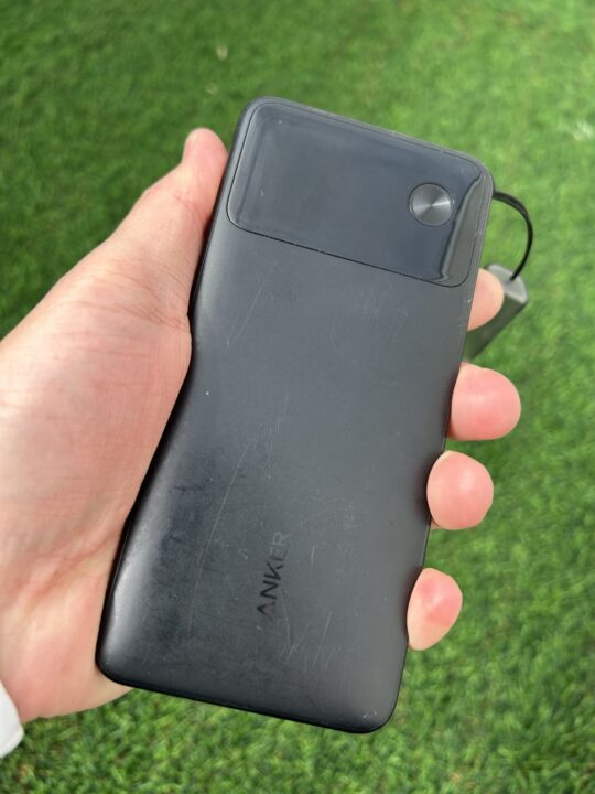 Ankerのモバイルバッテリー。持ち運びに便利なサイズ感。