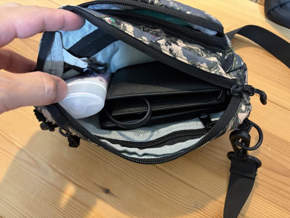 KiUのショルバーバッグの収納
